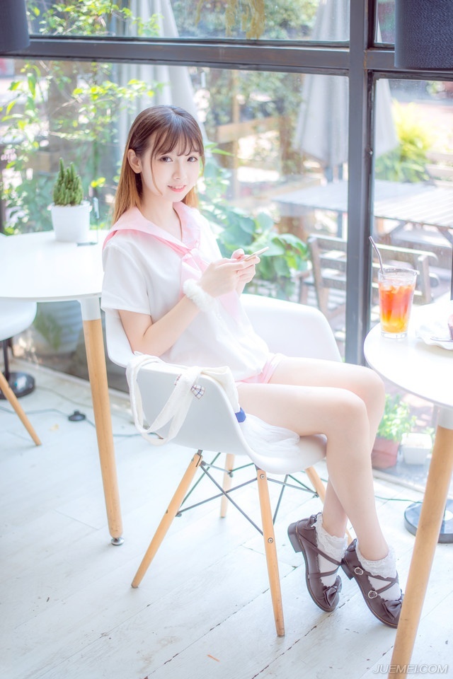 “他让你带上主力前往成都与他汇合。”邓贤苦笑道。